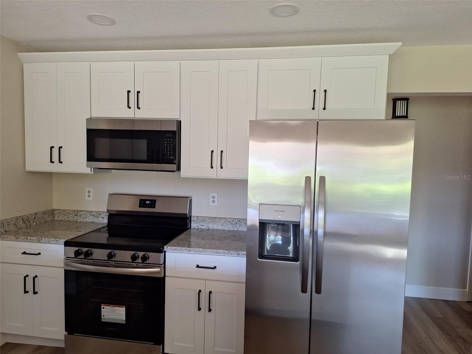 new appliances - 1350 GLENGARRY DR, PALM HARBOR
