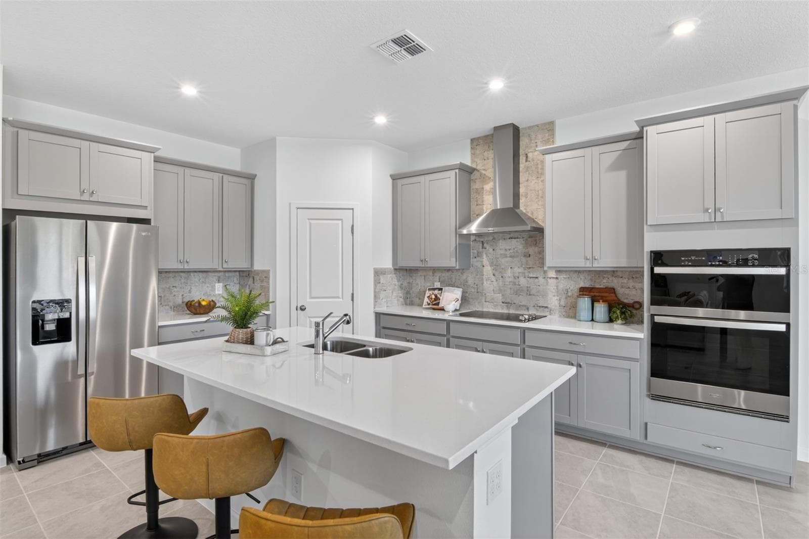 Rainwood Lake Clarke Model Kitchen - 336 FREE RANGE DR, GROVELAND