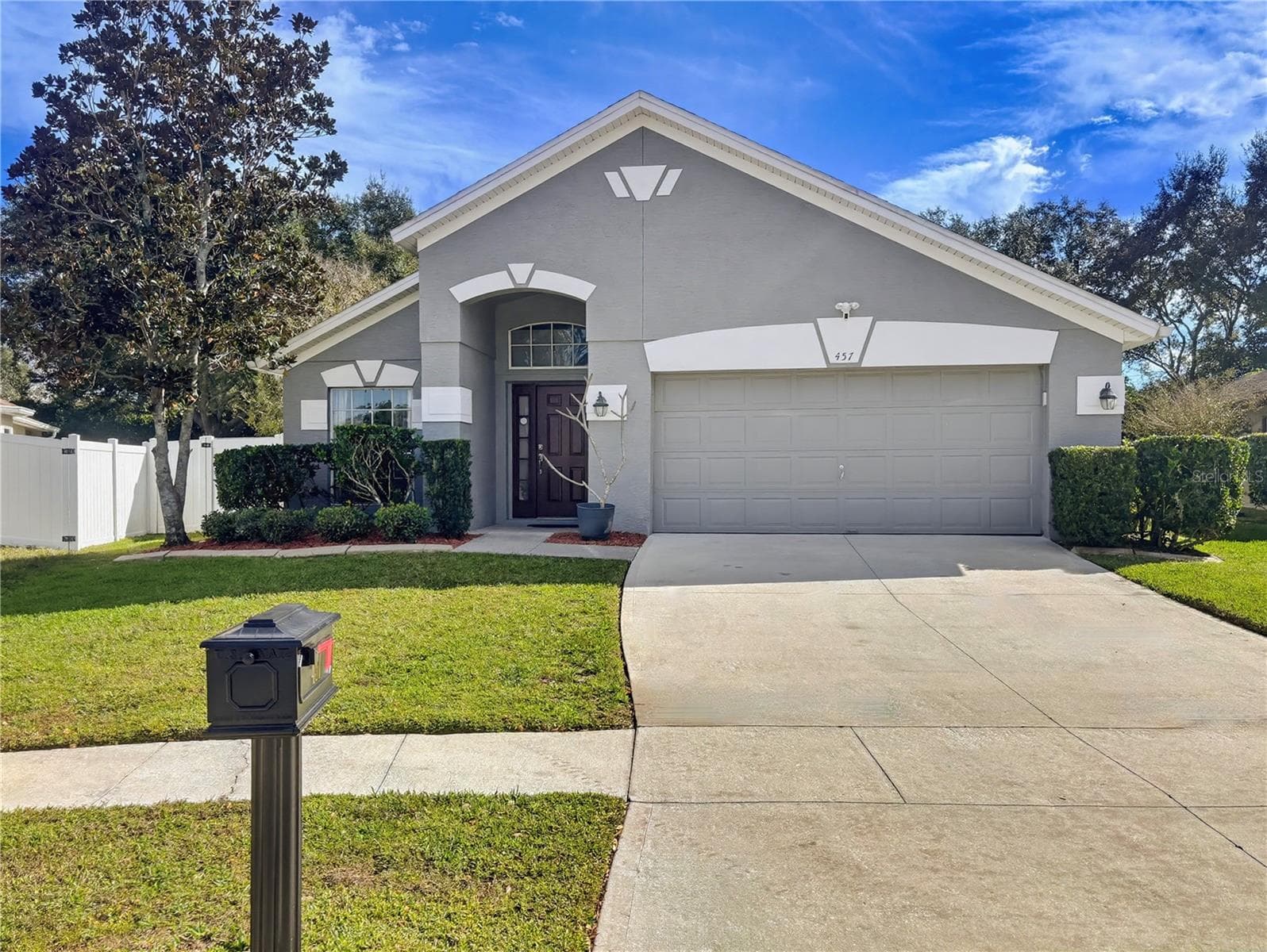 457 MICKLETON LOOP