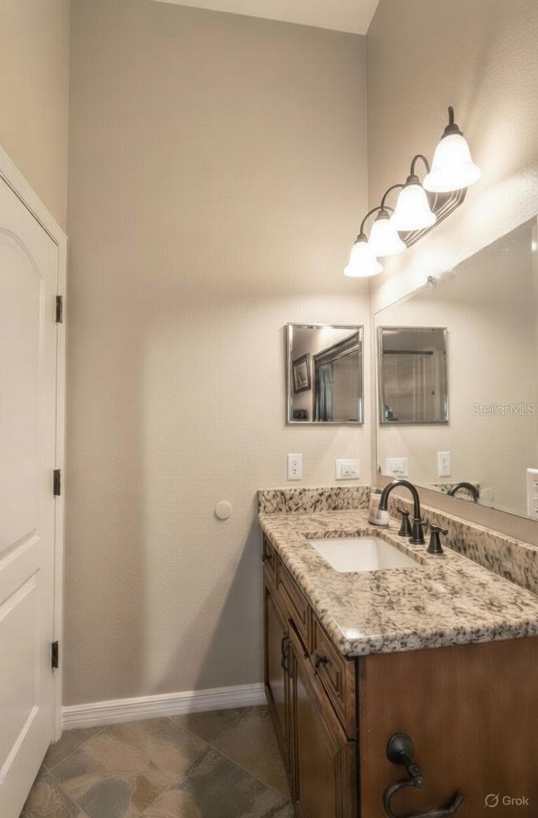 Guest Bathroom/ Garden Tub - 457 MICKLETON LOOP, OCOEE