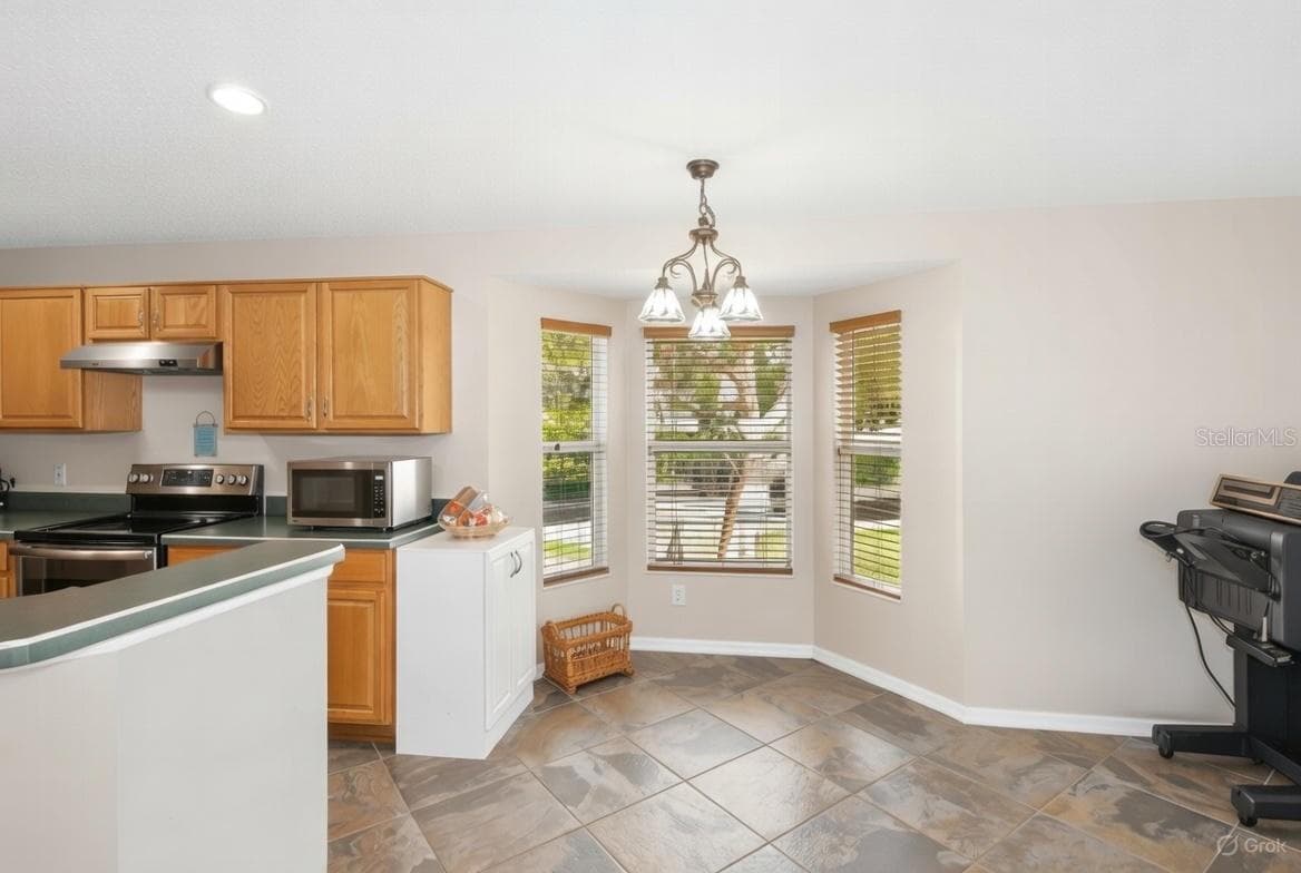 Breakfast Nook - 457 MICKLETON LOOP, OCOEE