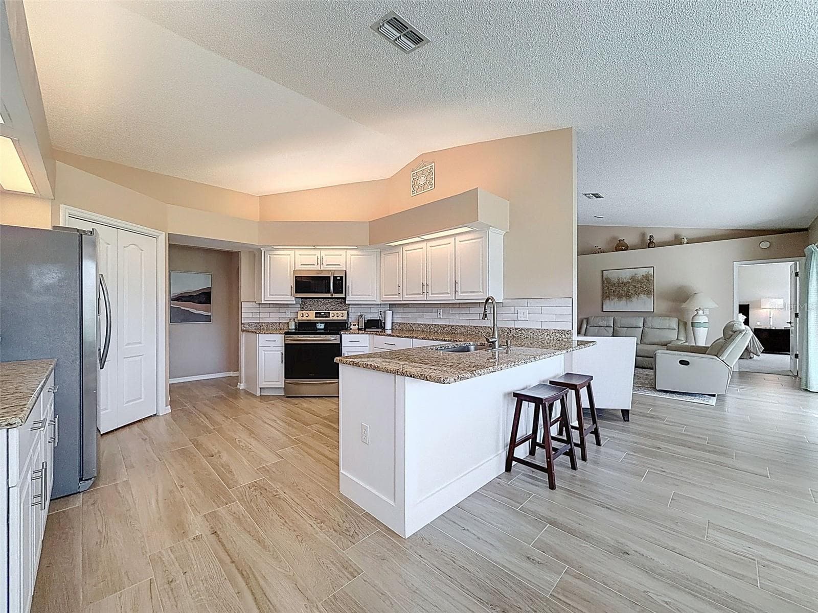 Single Family Residence at 9428 APPLE DUMPLING CT, WEEKI WACHEE, photo 9 of 36