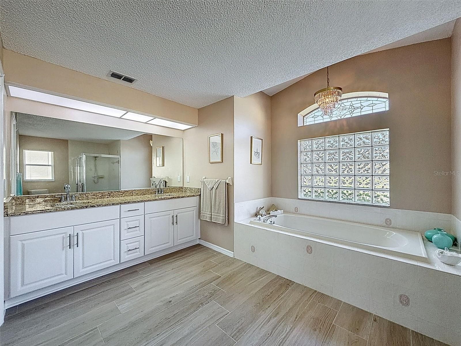Single Family Residence at 9428 APPLE DUMPLING CT, WEEKI WACHEE, photo 16 of 36