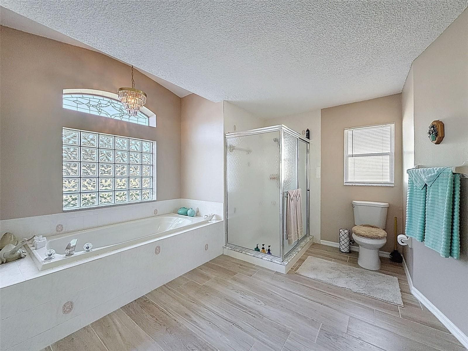 Single Family Residence at 9428 APPLE DUMPLING CT, WEEKI WACHEE, photo 17 of 36
