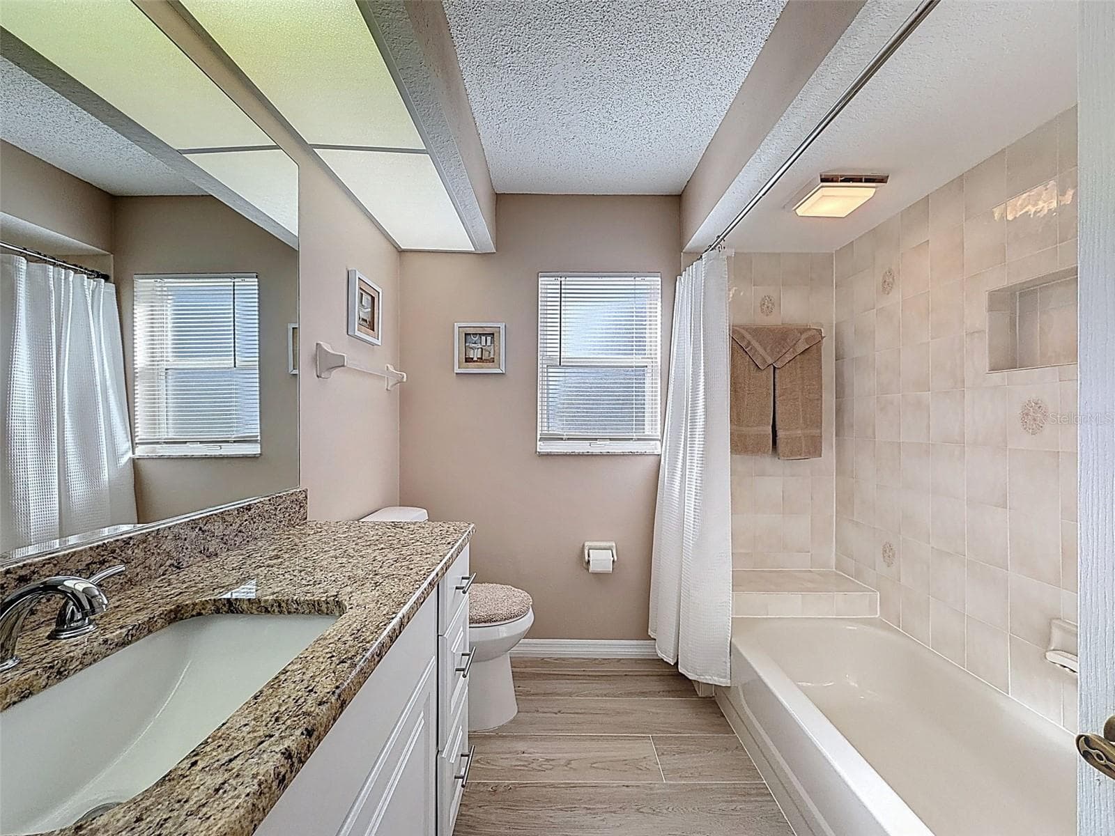 Single Family Residence at 9428 APPLE DUMPLING CT, WEEKI WACHEE, photo 22 of 36
