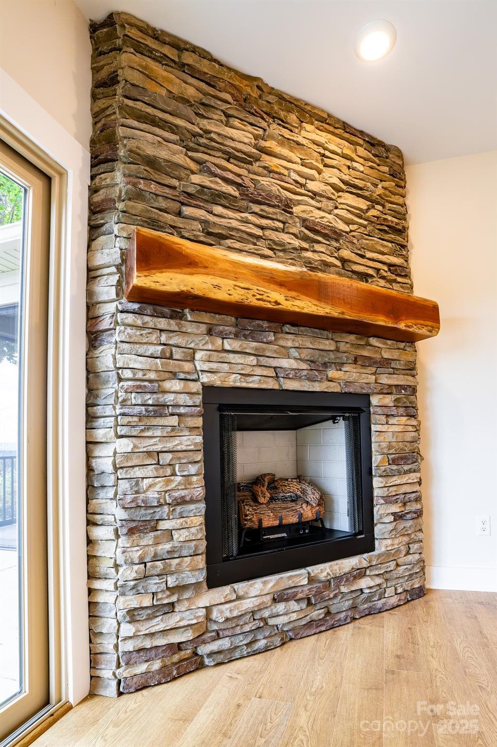 Single Family Residence at 1387 River Club Ridge, Lenoir, photo 9 of 48