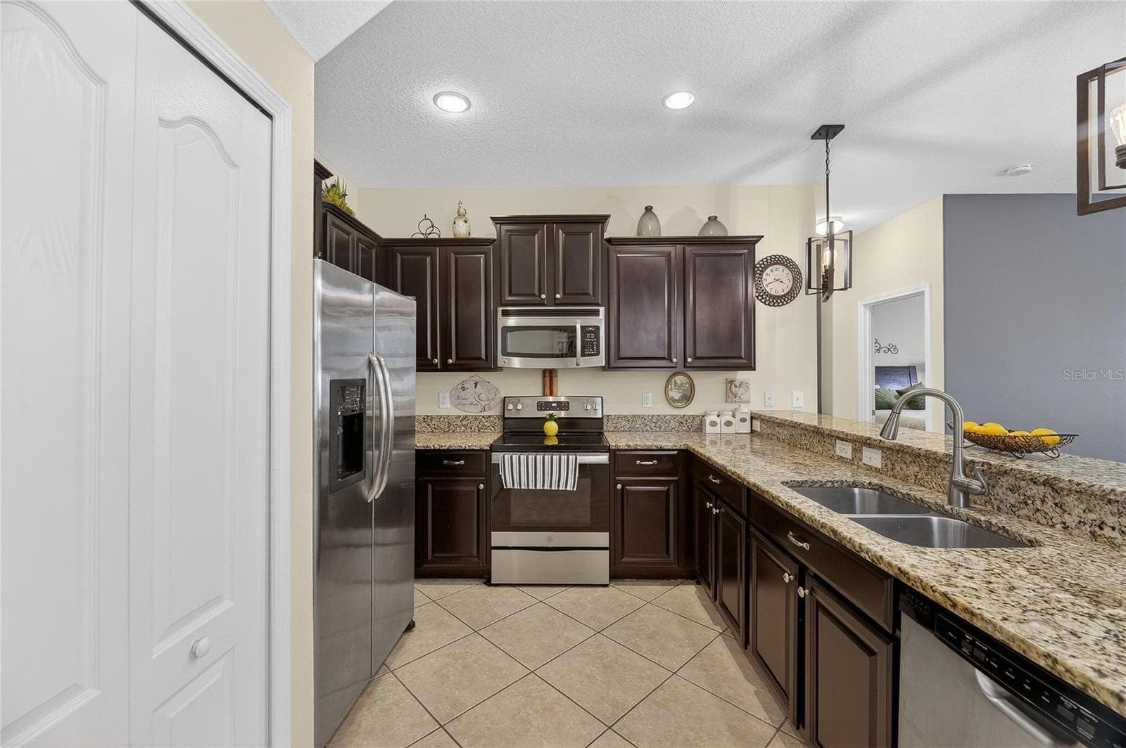 Single Family Residence at 20041 SATIN LEAF AVE, TAMPA, photo 3 of 29