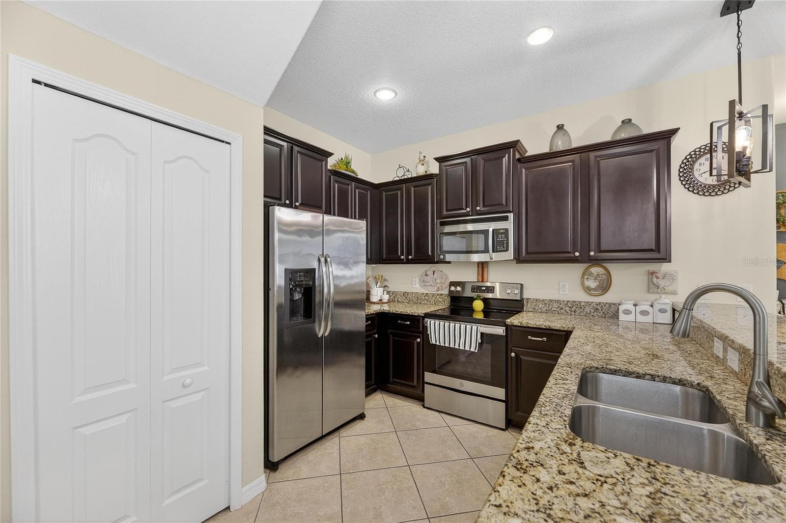 Single Family Residence at 20041 SATIN LEAF AVE, TAMPA, photo 4 of 29