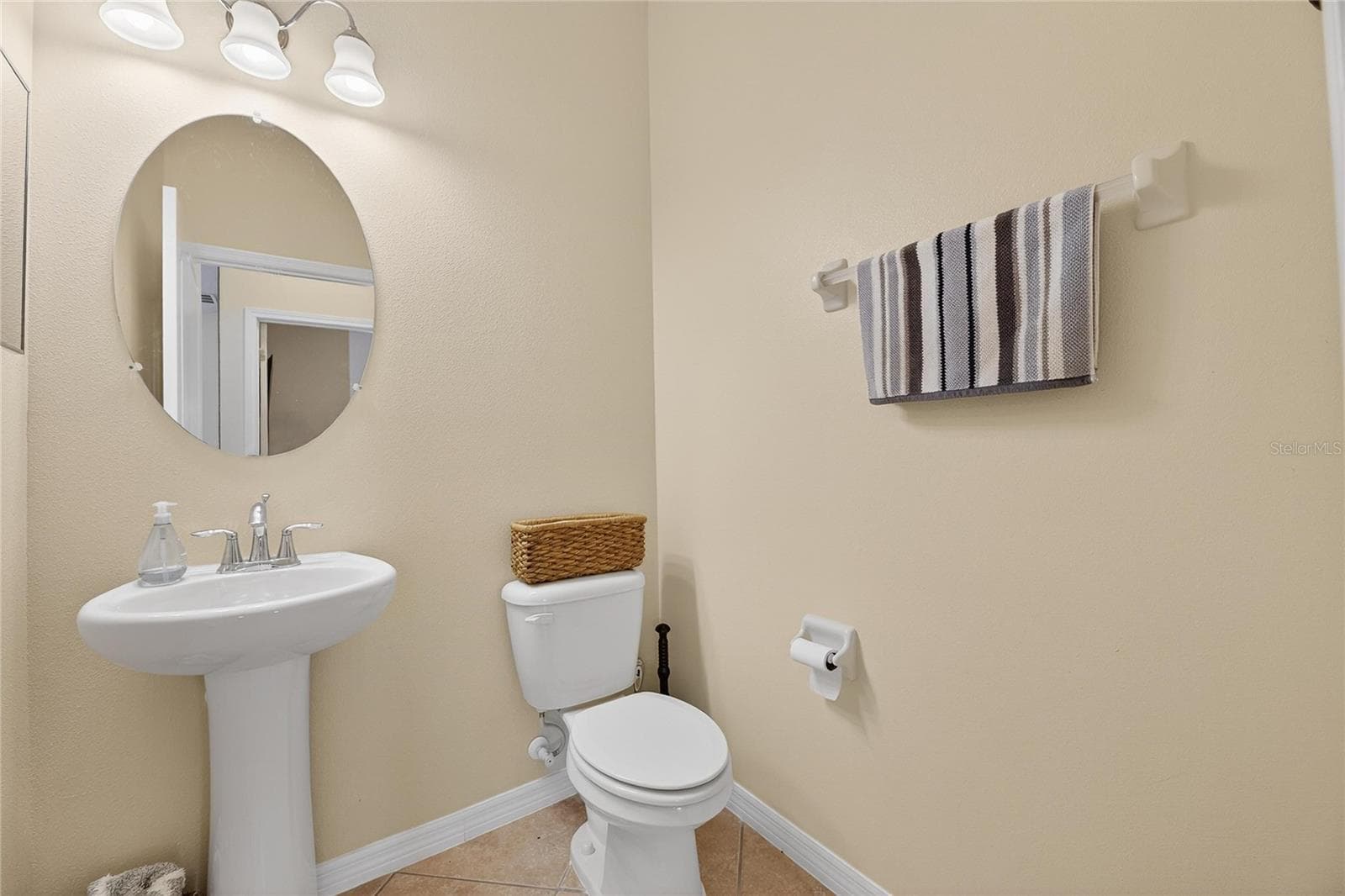 Single Family Residence at 20041 SATIN LEAF AVE, TAMPA, photo 9 of 29