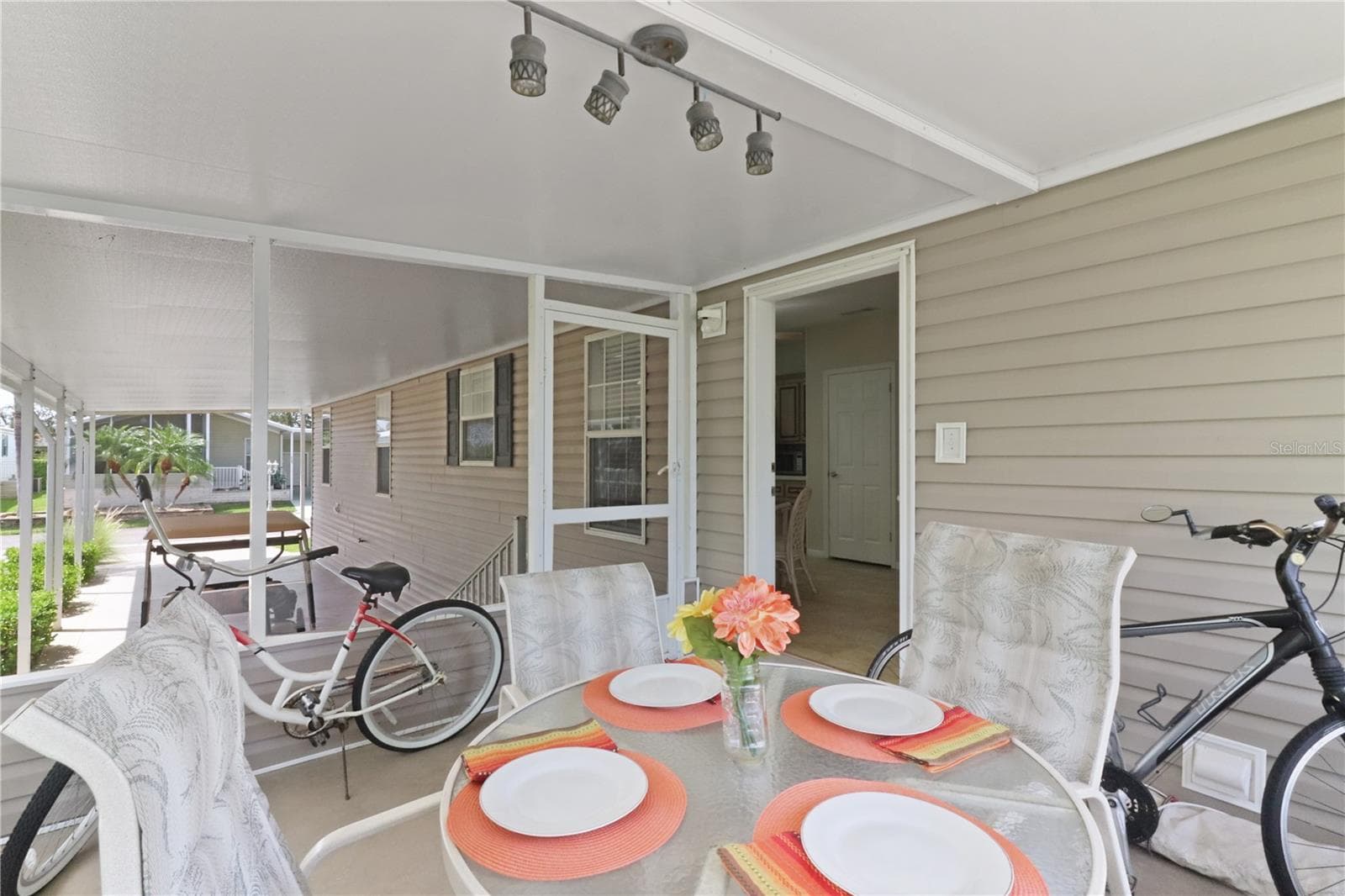 Screened Lanai - 2100 KINGS HWY #742, PORT CHARLOTTE
