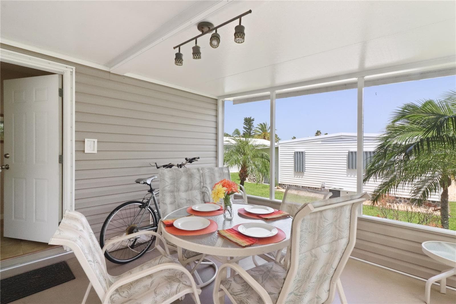 Screened Lanai - 2100 KINGS HWY #742, PORT CHARLOTTE