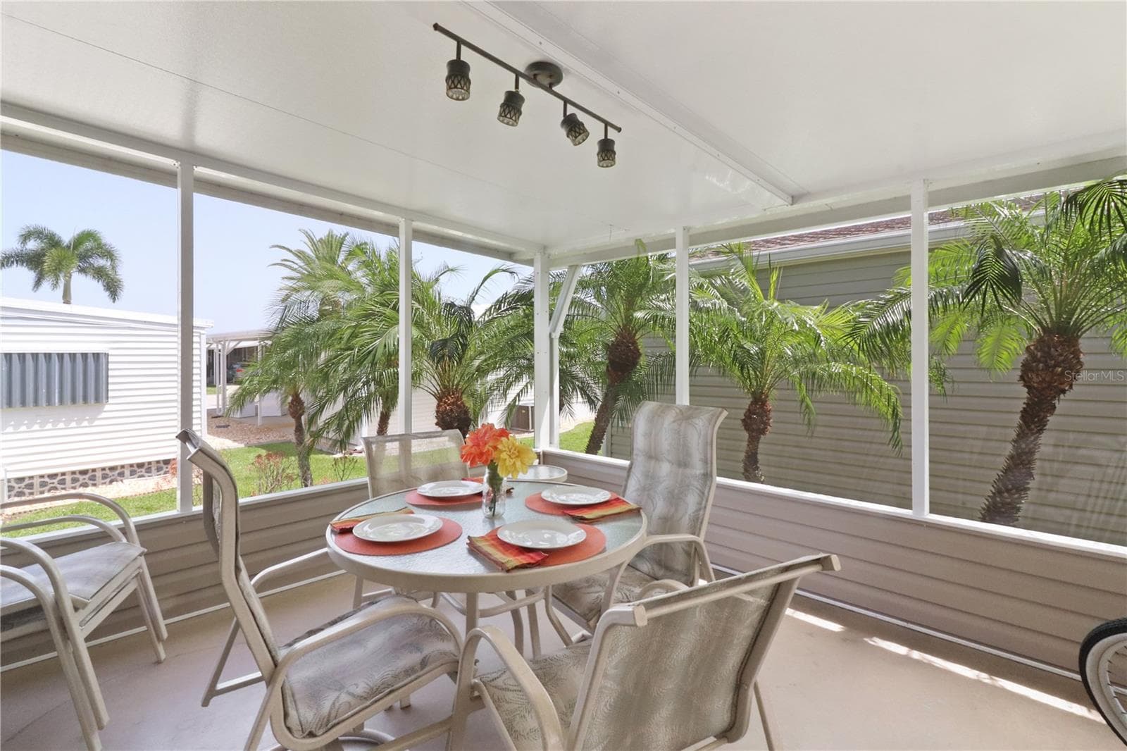Screened Lanai - 2100 KINGS HWY #742, PORT CHARLOTTE