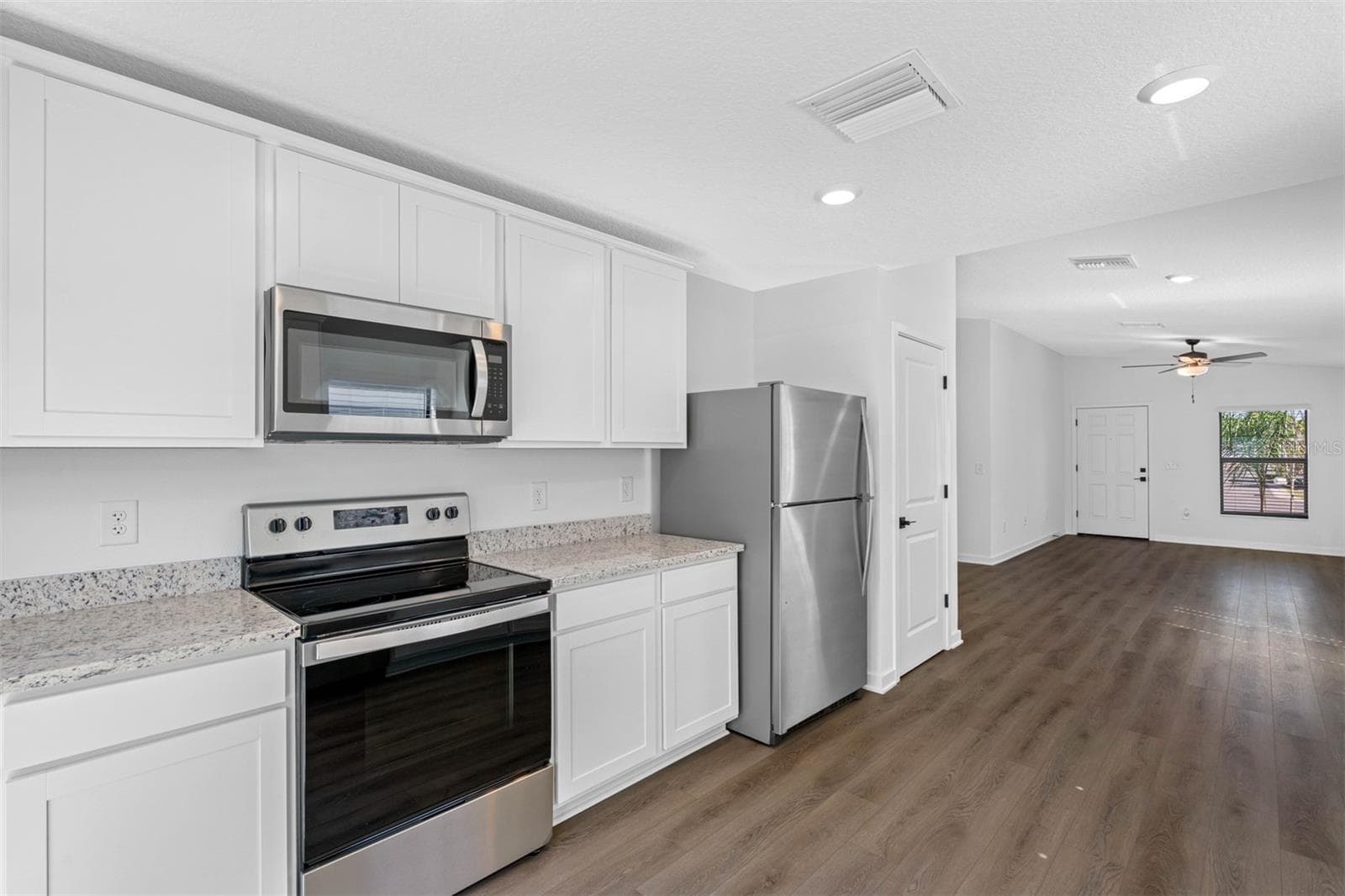 Single Family Residence at 602 BLACKTHORN DR, LAKELAND, photo 6 of 11