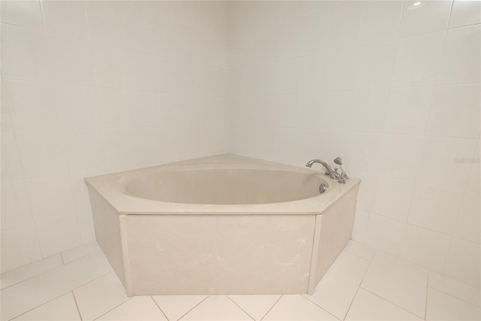 Master Bathroom with soaking tub, separate shower, dual vanities and separate water closet - 2 SEASIDE LN #103, BELLEAIR