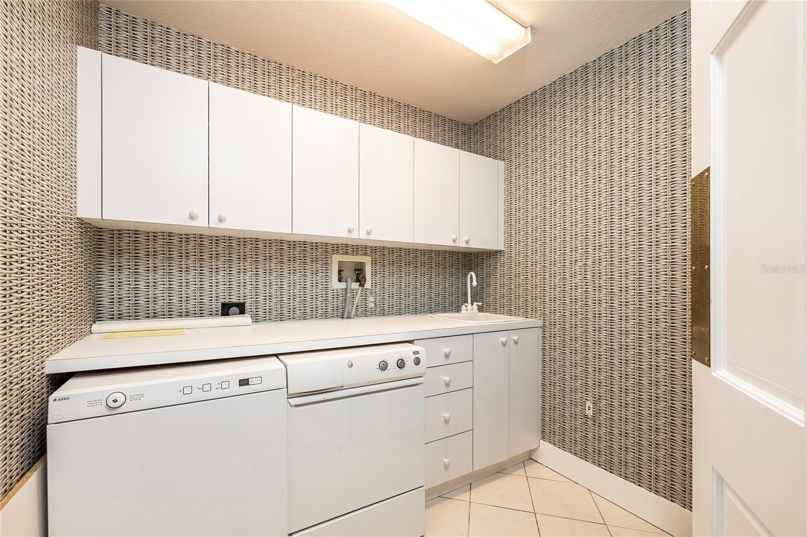 Large Laundry room with ample storaage - 2 SEASIDE LN #103, BELLEAIR