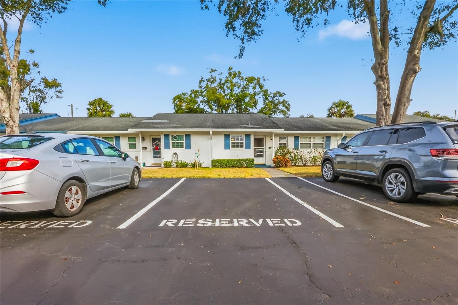 Front of condo 249 N Hill, Deland with reserved parking - 249 N HILL AVE #30, DELAND