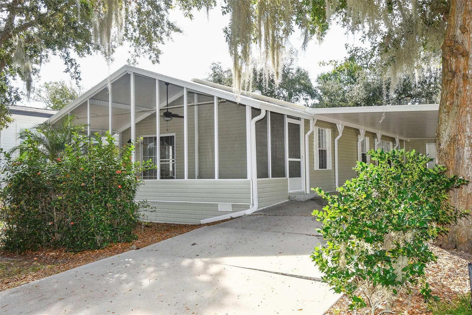 Manufactured Home at 11642 MARTELL CT, LEESBURG, photo 2 of 29