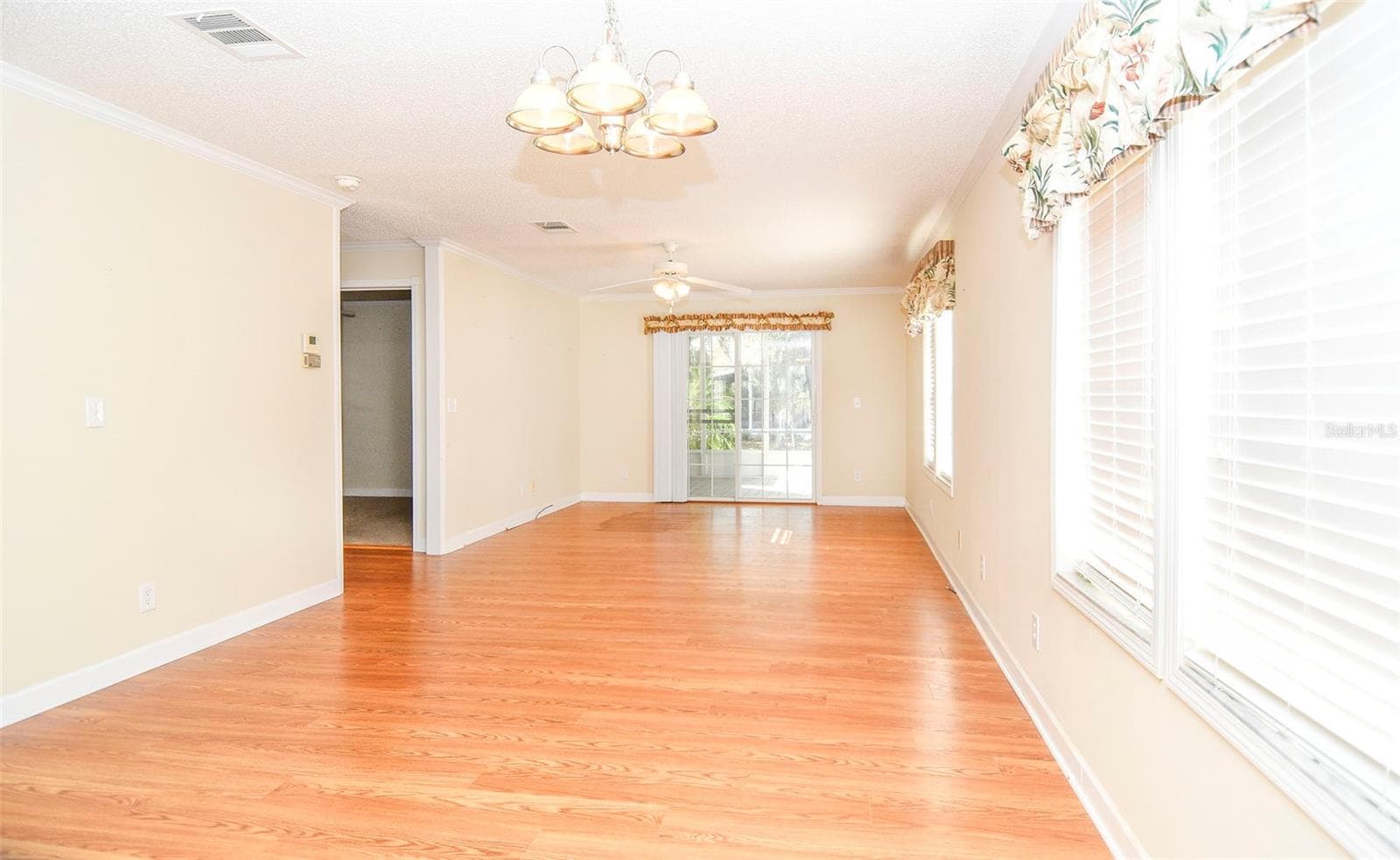 Manufactured Home at 11642 MARTELL CT, LEESBURG, photo 5 of 29