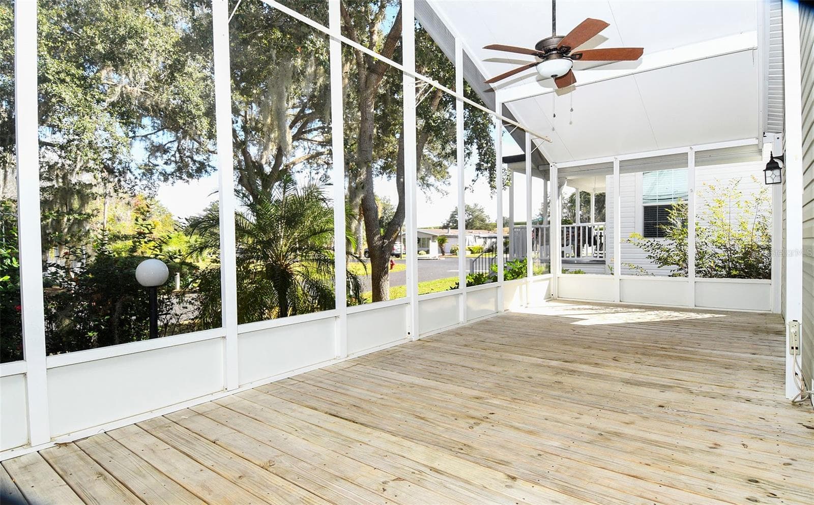 Manufactured Home at 11642 MARTELL CT, LEESBURG, photo 10 of 29