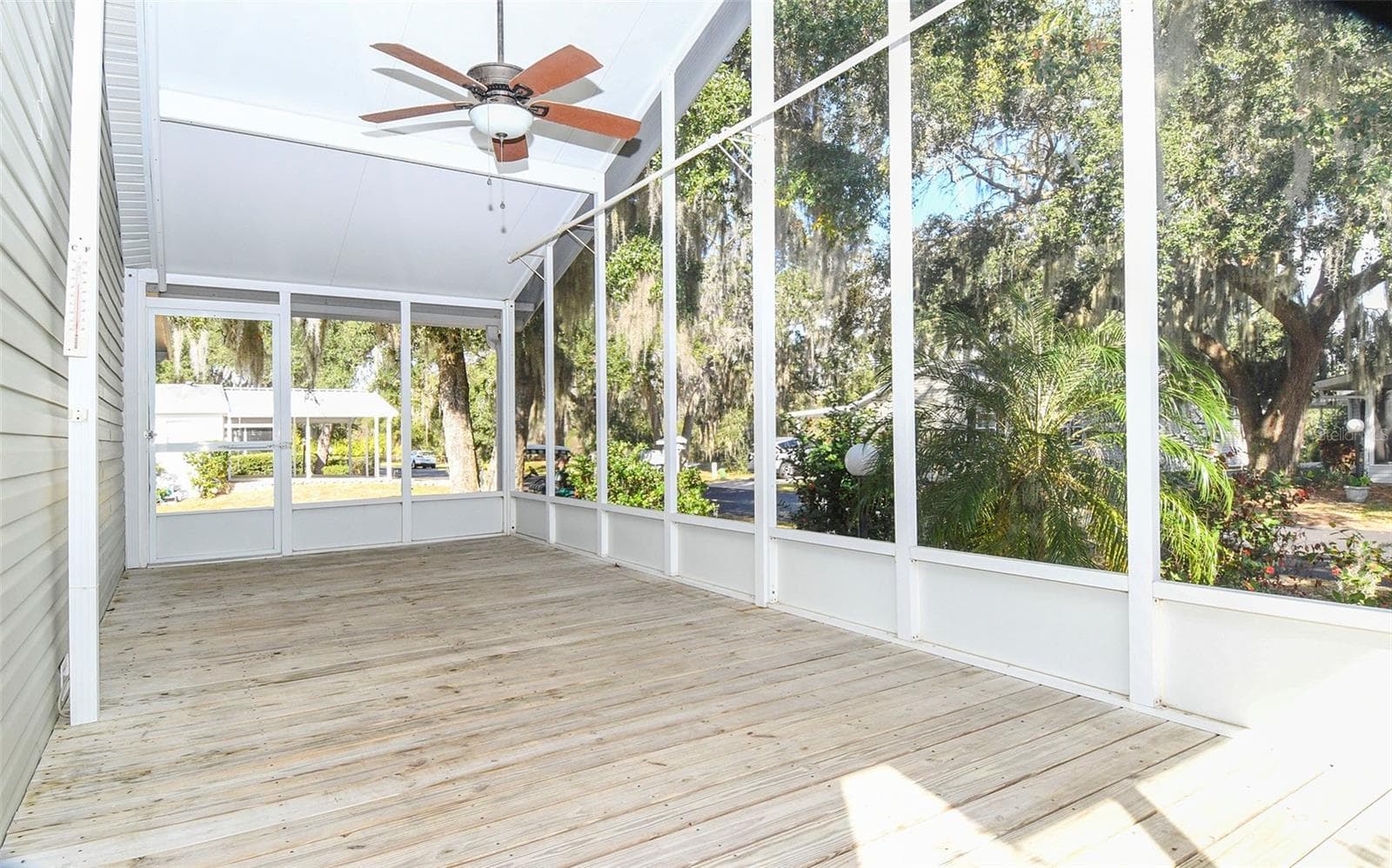 Manufactured Home at 11642 MARTELL CT, LEESBURG, photo 11 of 29