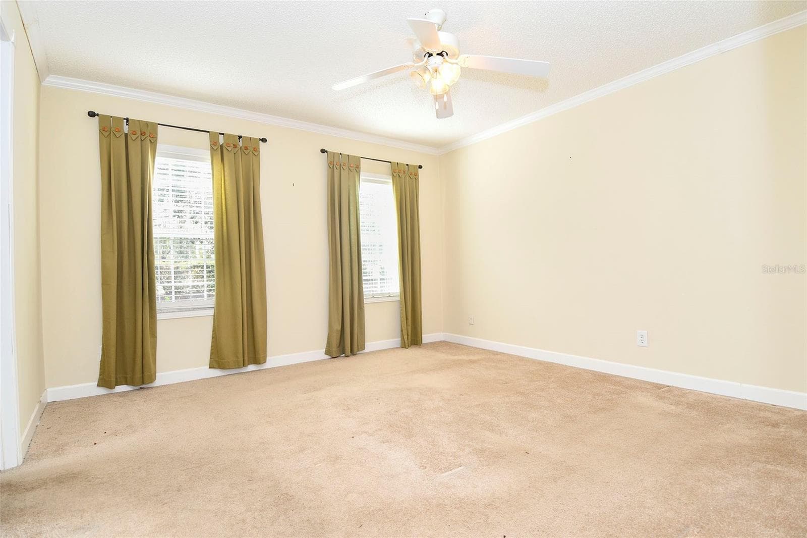 Manufactured Home at 11642 MARTELL CT, LEESBURG, photo 12 of 29