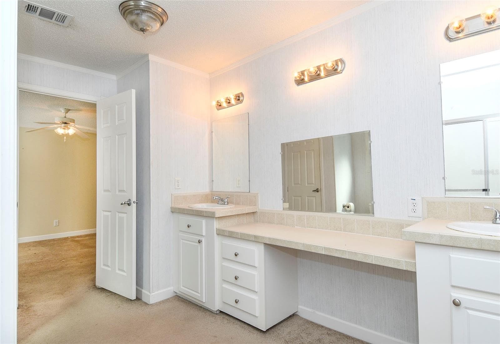 Manufactured Home at 11642 MARTELL CT, LEESBURG, photo 15 of 29