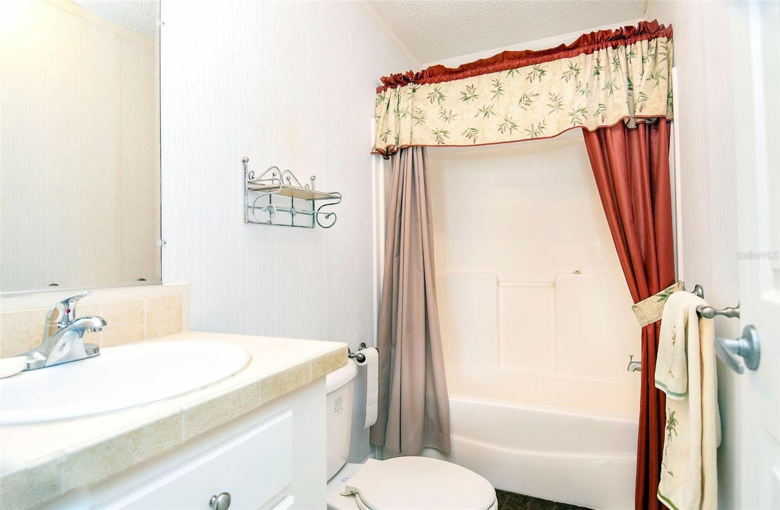 Manufactured Home at 11642 MARTELL CT, LEESBURG, photo 19 of 29