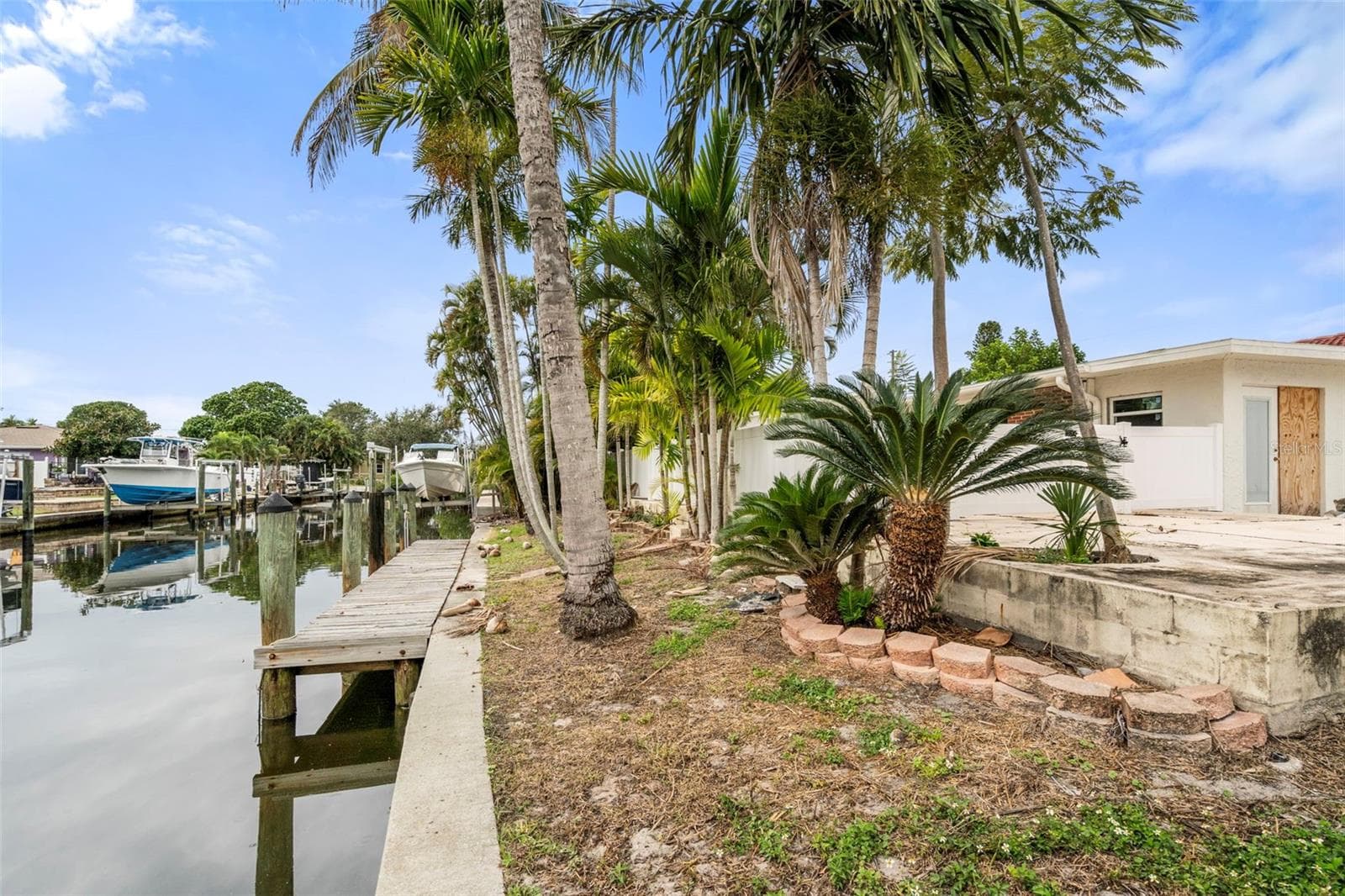 9570 SUN ISLE DR NE