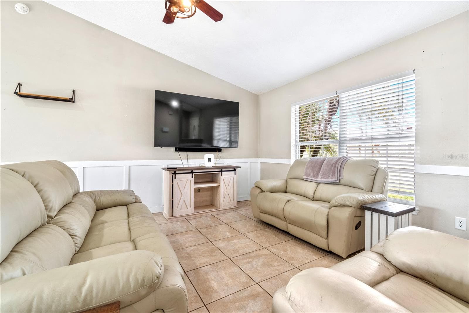 Single Family Residence at 6 ALMOND CRSE, OCALA, photo 4 of 45