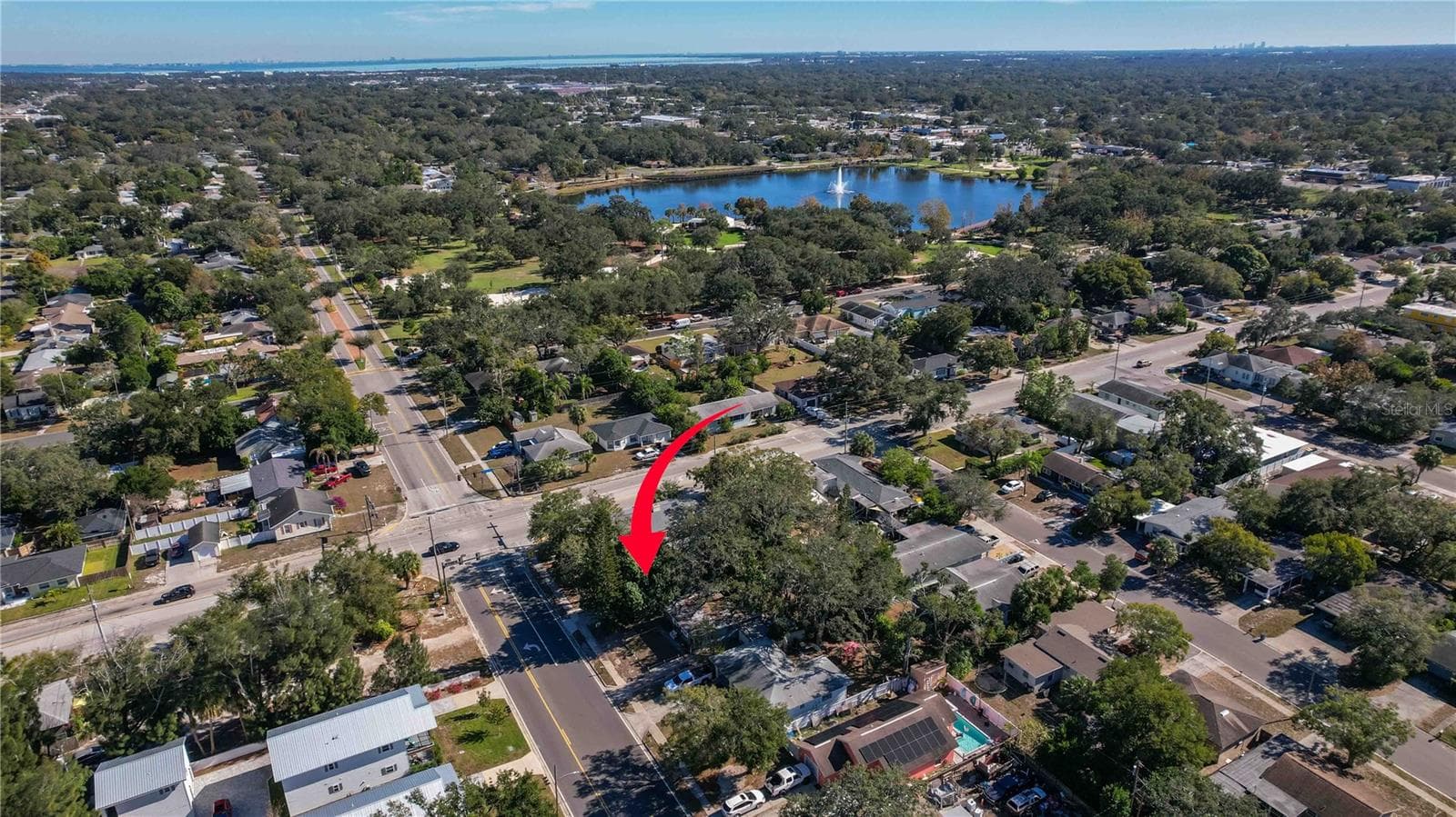 ONE BLOCK TO CREST LAKE PARK - 1493 CLEVELAND ST, CLEARWATER