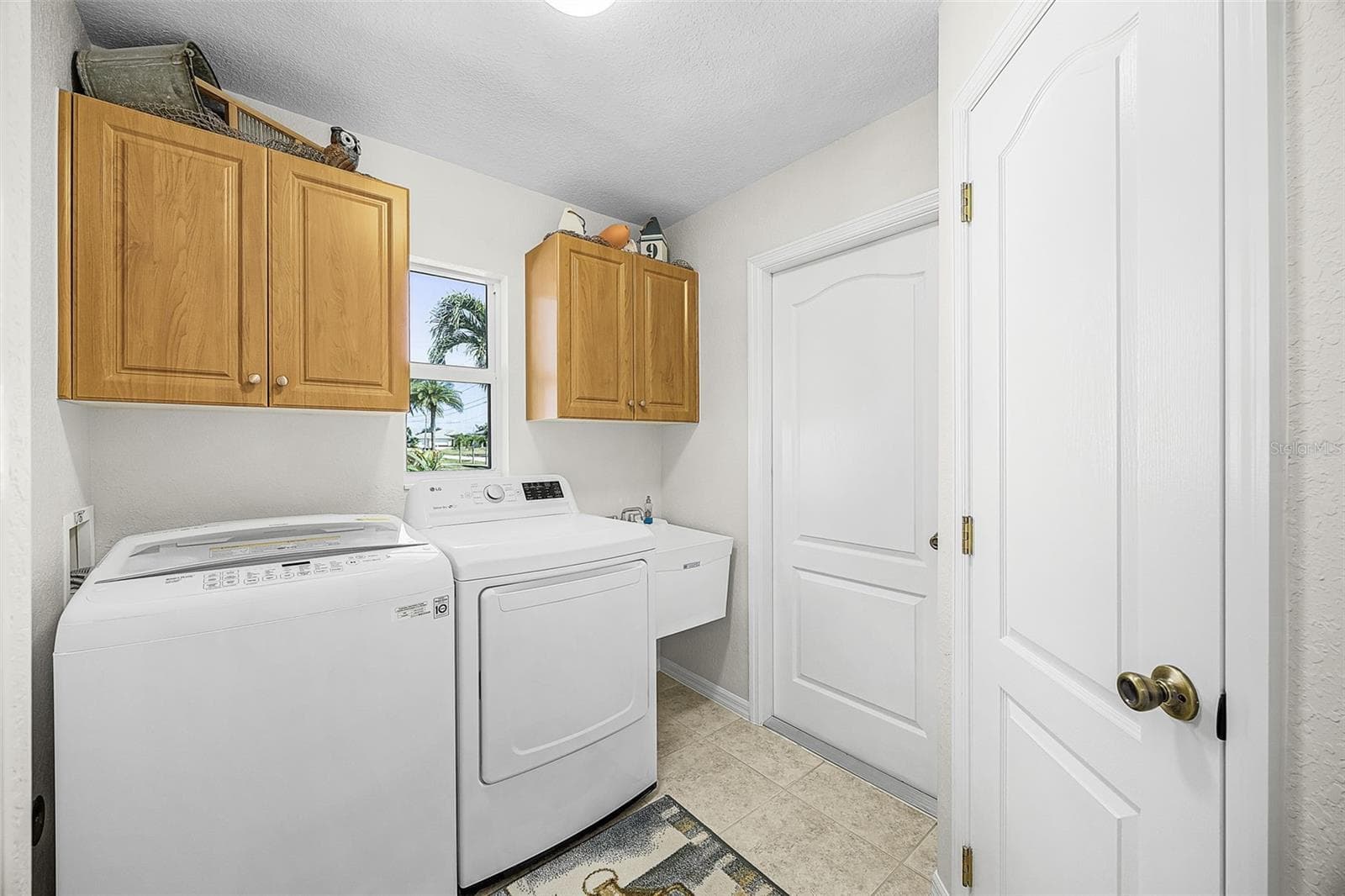 Laudry room with wash sink, closet, and extra storage - 430 NW 39TH AVE, CAPE CORAL