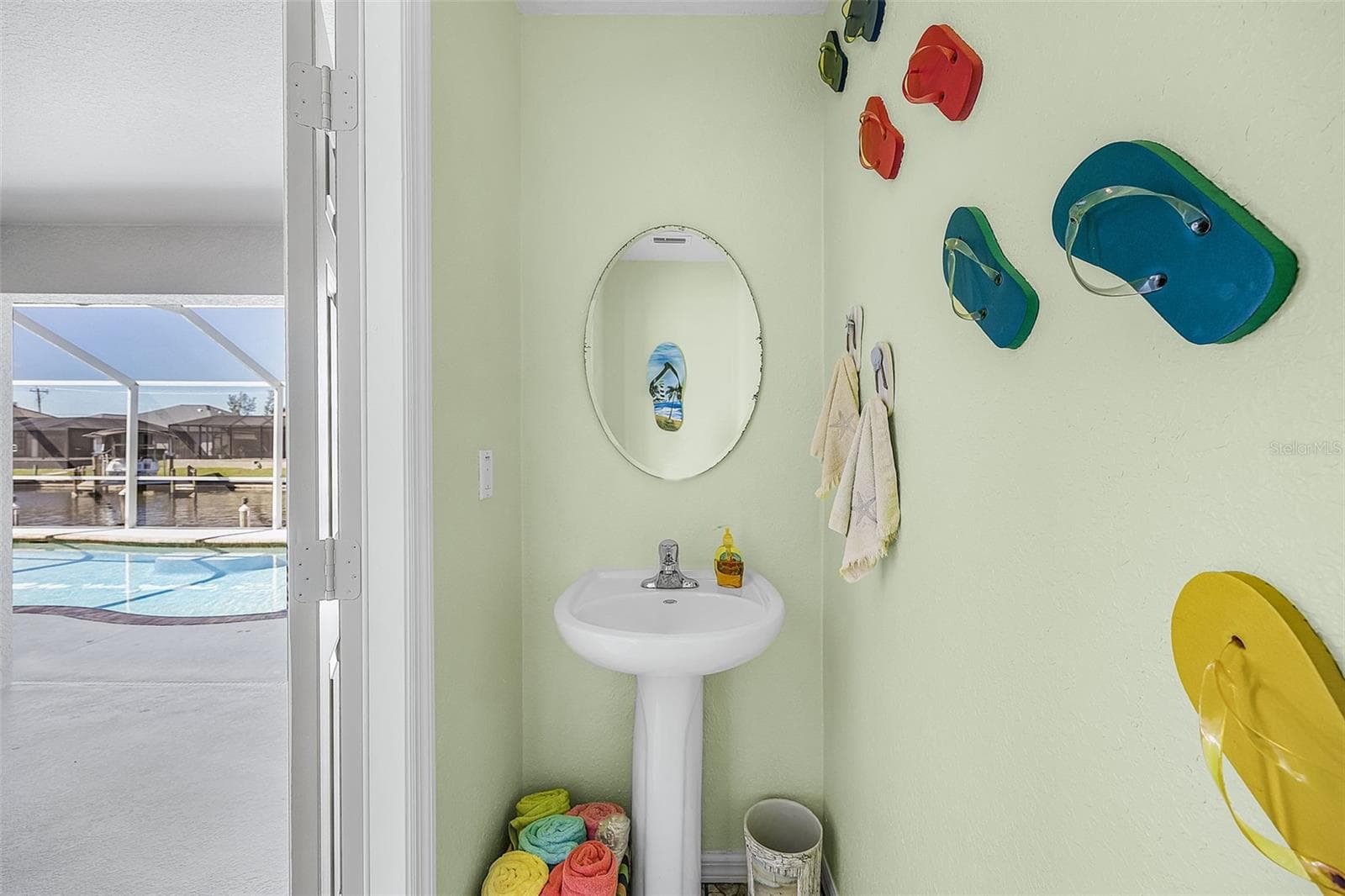 Pool Bath - 430 NW 39TH AVE, CAPE CORAL
