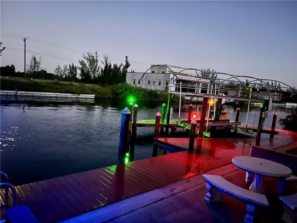 Deck, tiki hut - 430 NW 39TH AVE, CAPE CORAL