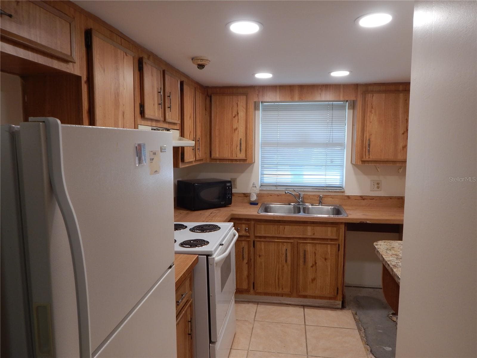 Single Family Residence at 2505 CORAL AVE, KISSIMMEE, photo 6 of 28