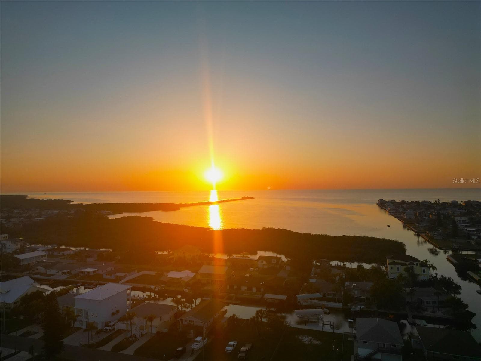 Never gets old! - 6814 GULL LN, HUDSON