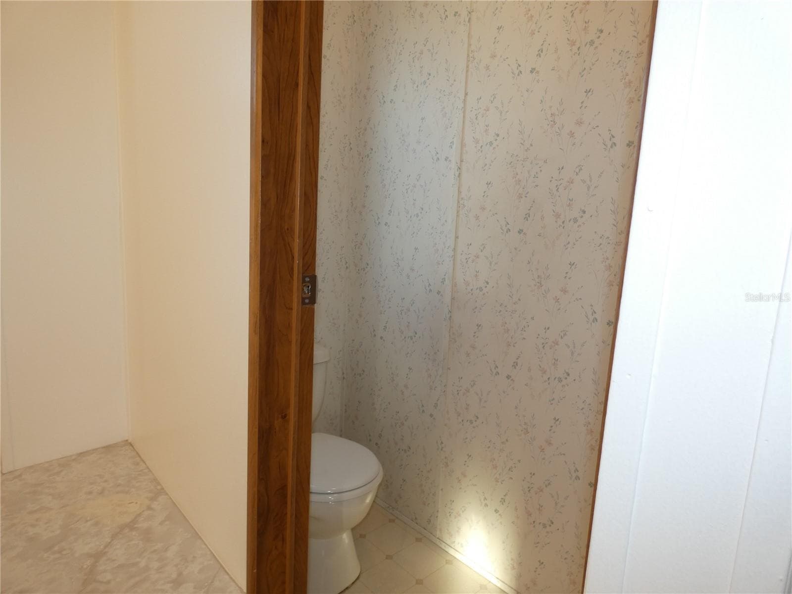 Private comode area in primary bathroom. - 6814 GULL LN, HUDSON