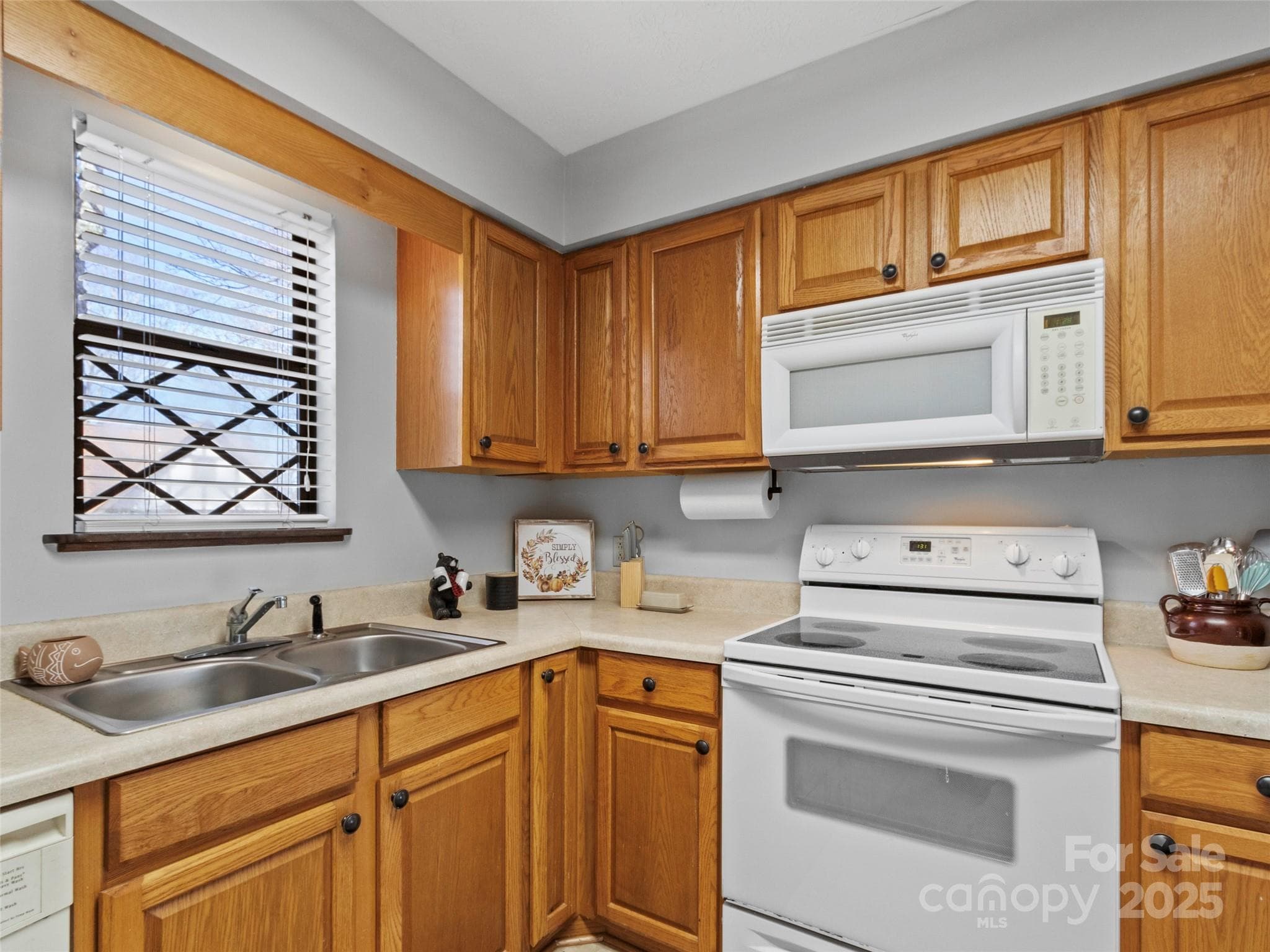 Condominium at 383 Overlook Drive, Burnsville, photo 23 of 42