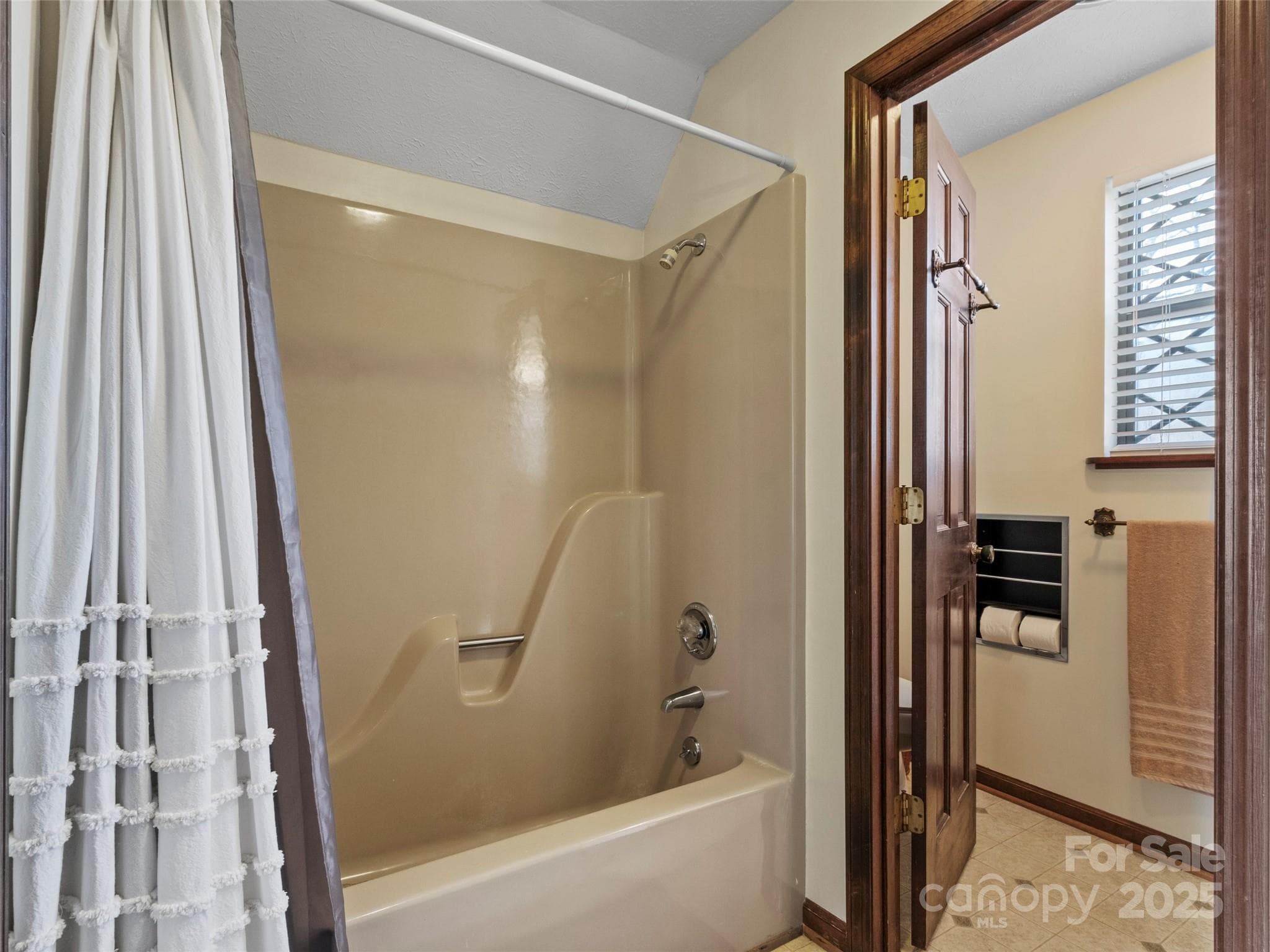 Condominium at 383 Overlook Drive, Burnsville, photo 40 of 42