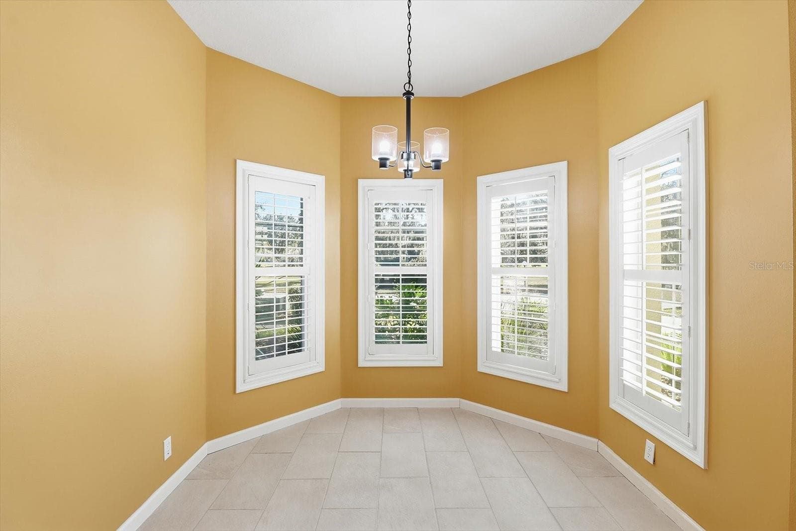 Kitchen Nook w/ Plantatiion Shutters - 6301 W GLYNBORNE LOOP, CRYSTAL RIVER