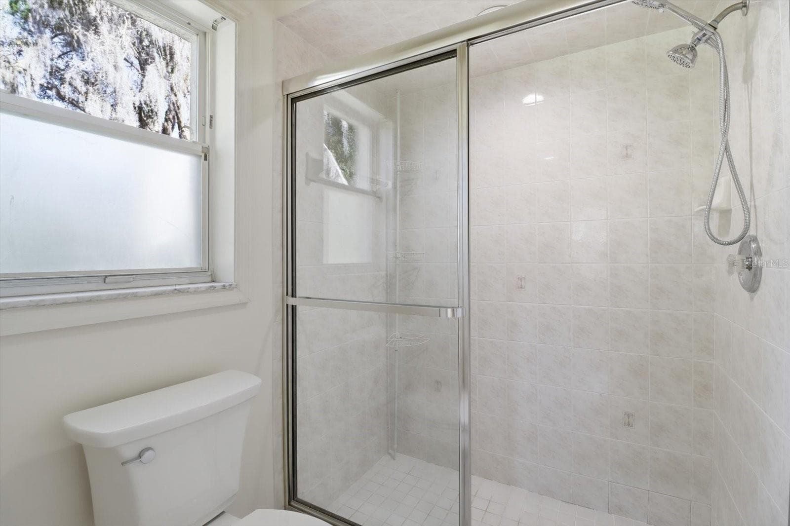 Tiled Shower w/ Handheld Shower Head - 6301 W GLYNBORNE LOOP, CRYSTAL RIVER