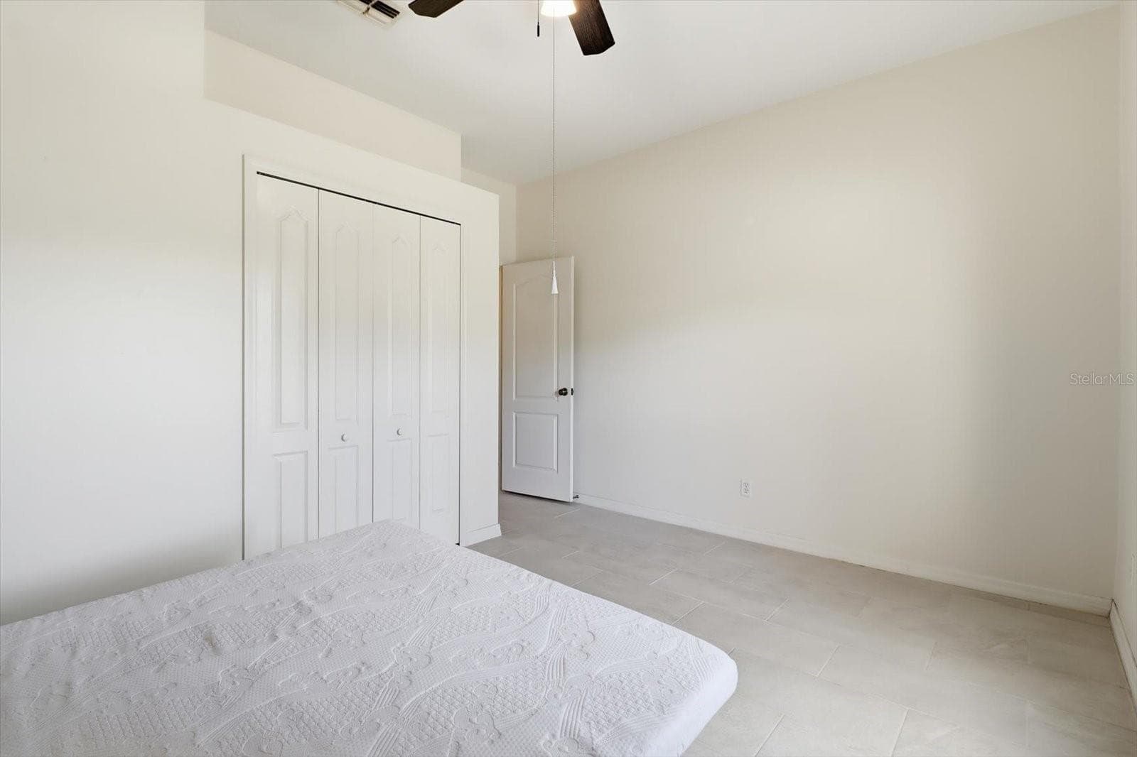Guest Bedroom w/ Double BiFold Closet - 6301 W GLYNBORNE LOOP, CRYSTAL RIVER