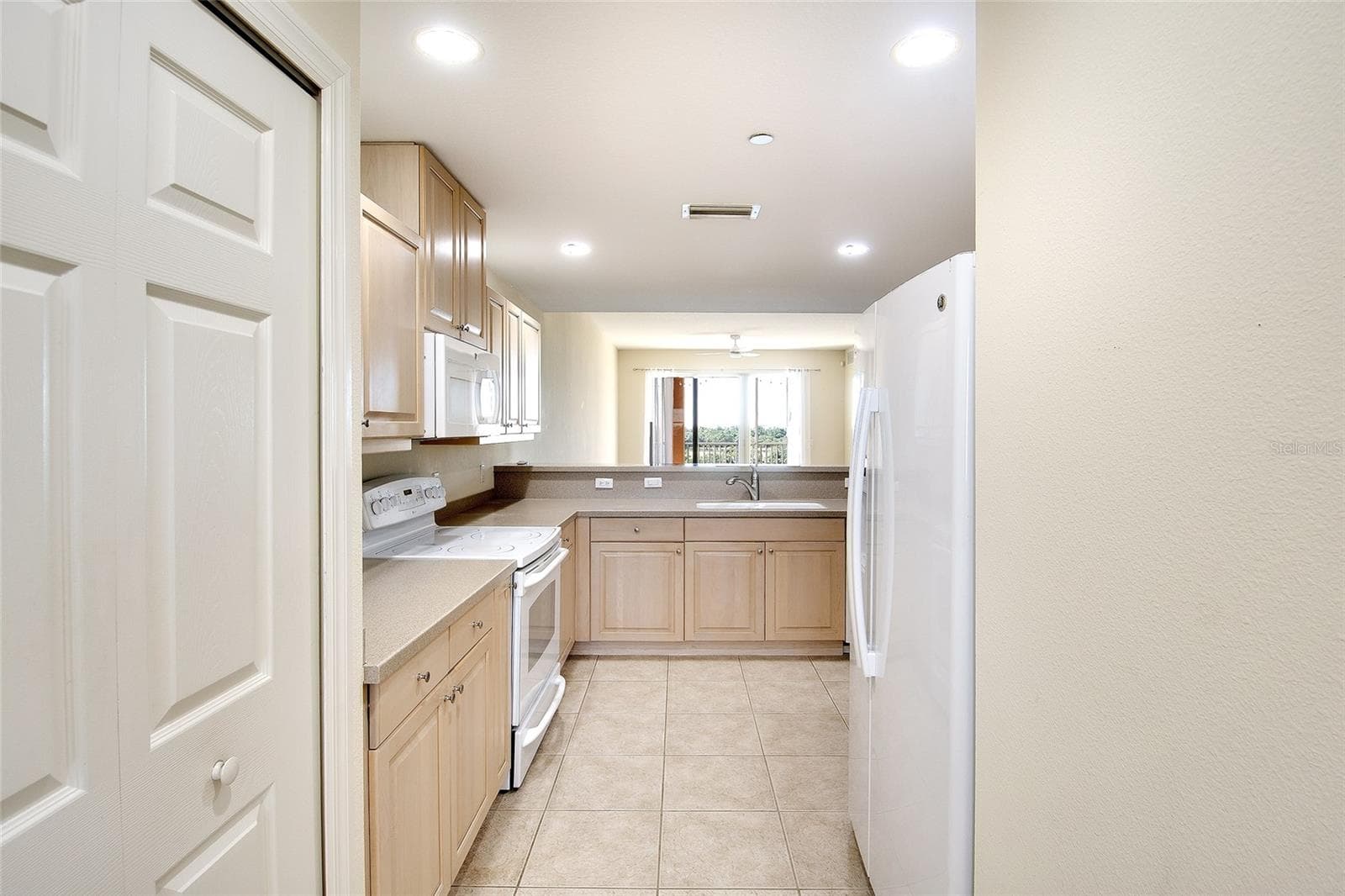 Hall way walking into the unit - 1921 MONTE CARLO DR #603, SARASOTA