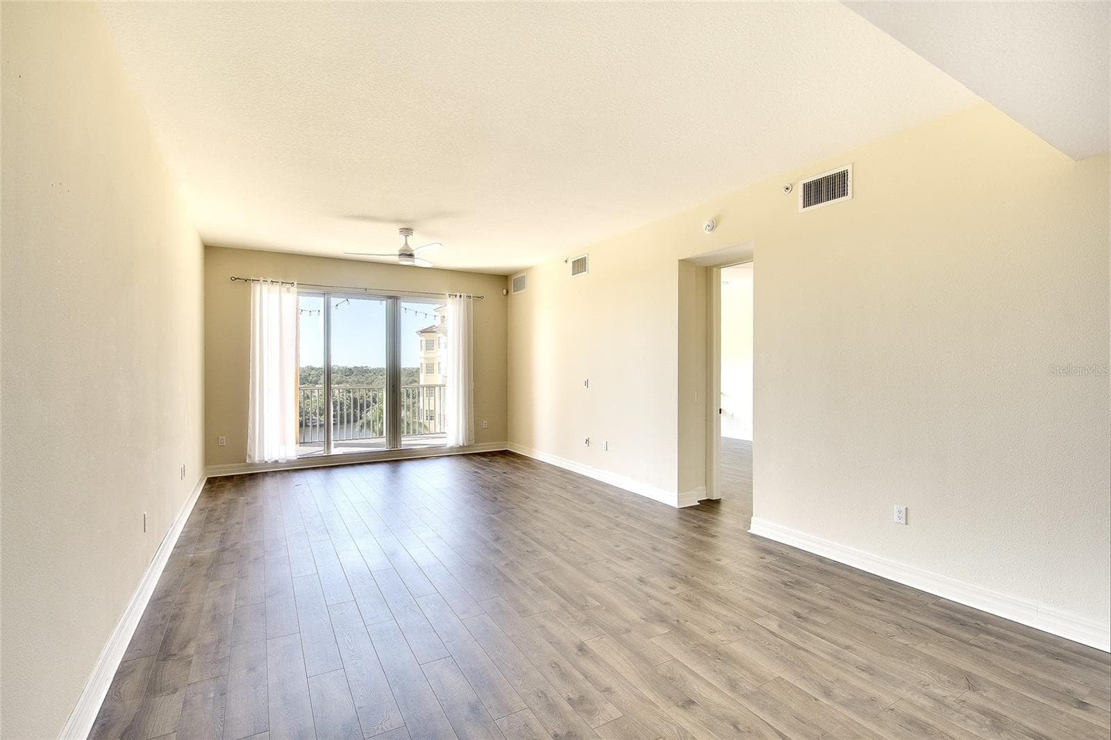 Living Room looking out to the water - 1921 MONTE CARLO DR #603, SARASOTA