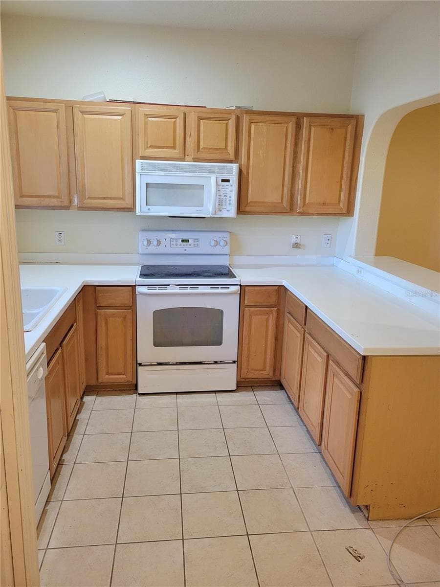 Townhouse at 335 CAPE HARBOUR LOOP #105, BRADENTON, photo 3 of 30