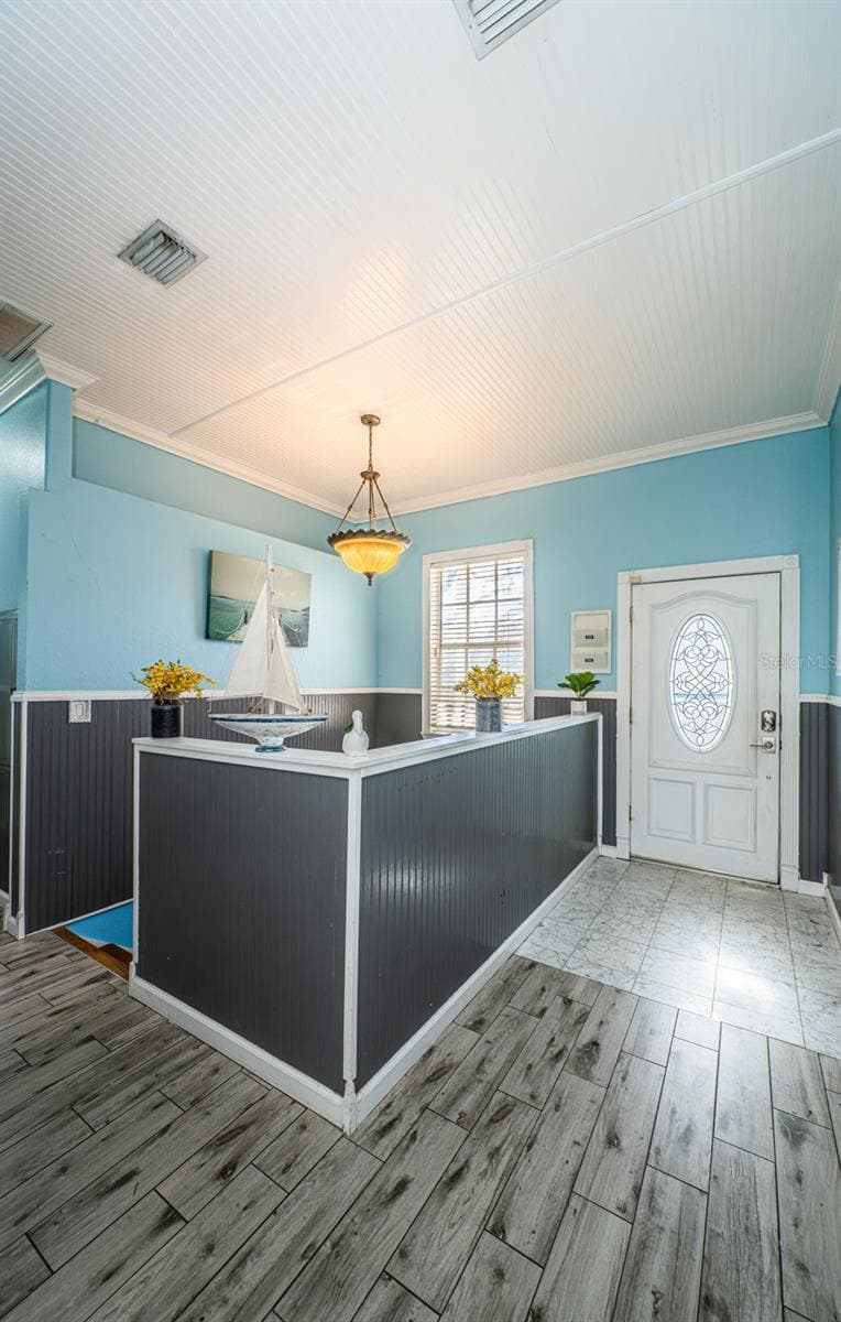 5127 Bay Blvd Port Richey Waterfront Home Foyer - 5127 BAY BLVD, PORT RICHEY