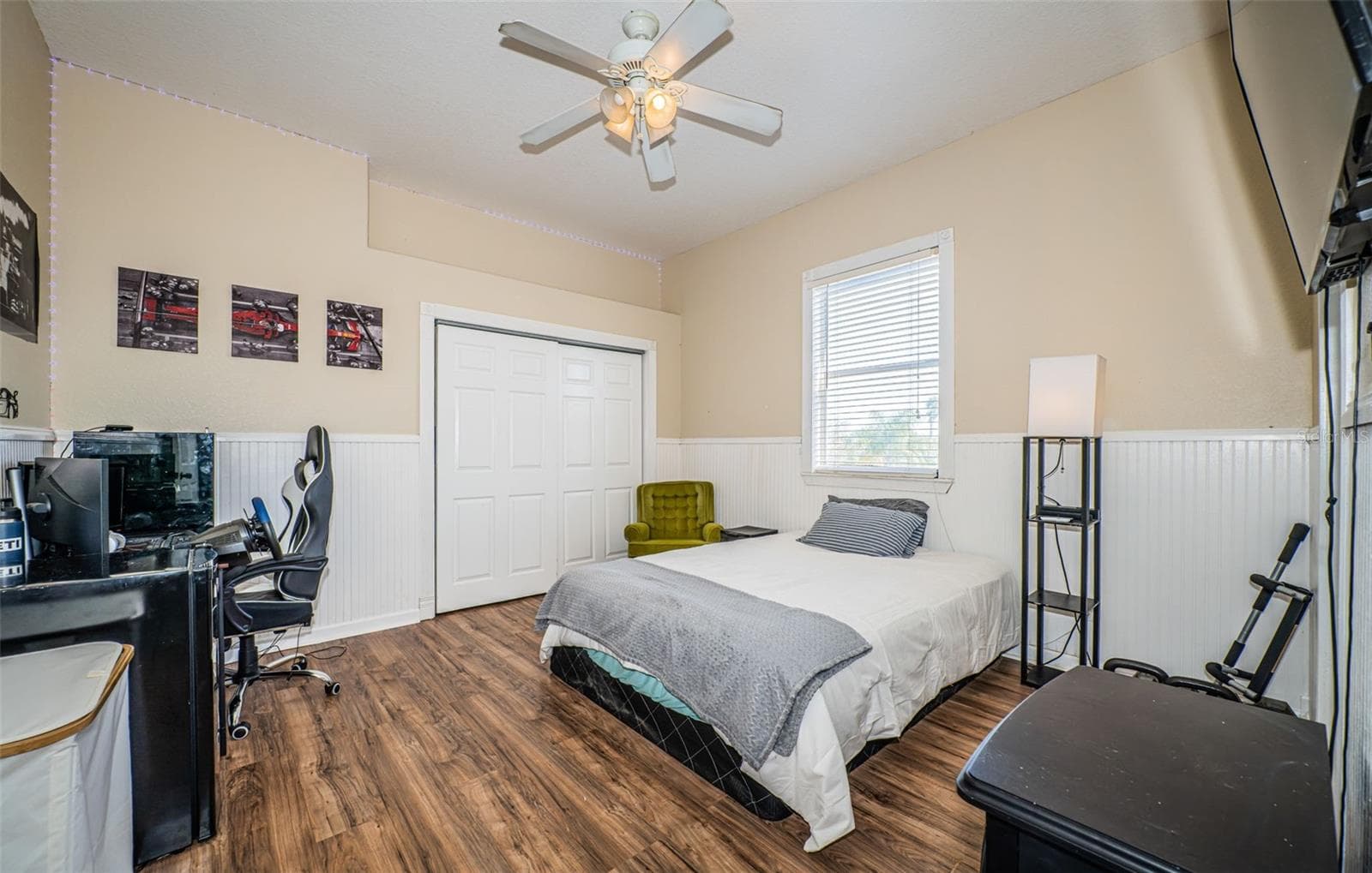 Second Bedroom with attached  5127 Bay Blvd Port Richey Waterfront Home bathroom - 5127 BAY BLVD, PORT RICHEY