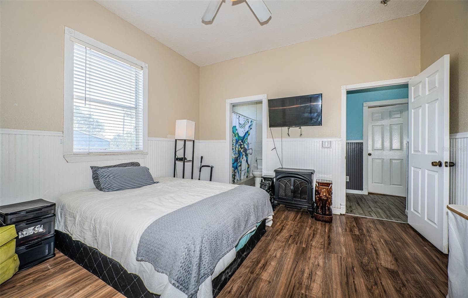 Second Bedroom with attached bathroom. 5127 Bay Blvd Port Richey Waterfront Home - 5127 BAY BLVD, PORT RICHEY