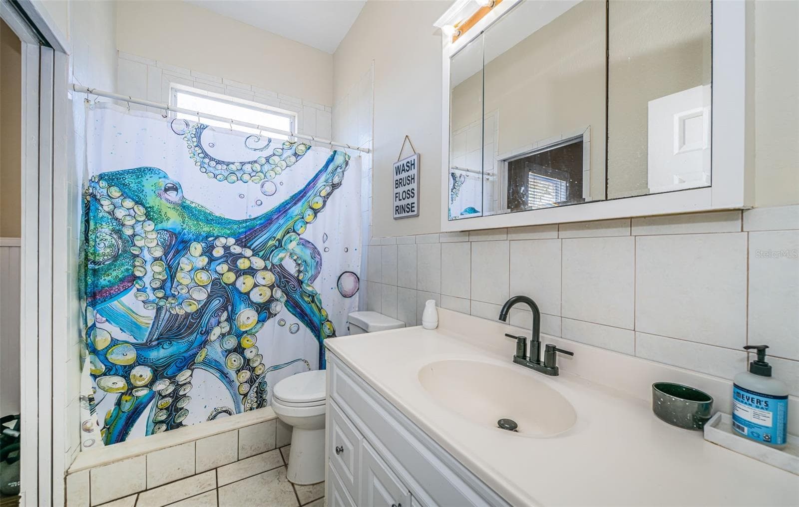 2nd Full Bath. 5127 Bay Blvd Port Richey Waterfront Home - 5127 BAY BLVD, PORT RICHEY