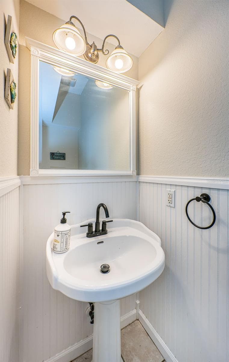 Half Bath. 5127 Bay Blvd Port Richey Waterfront Home - 5127 BAY BLVD, PORT RICHEY