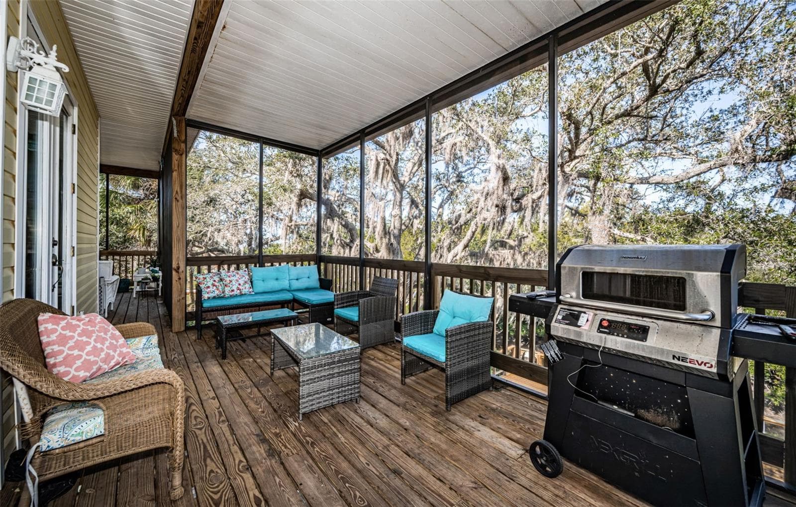 Screened Back Porch. 5127 Bay Blvd Port Richey Waterfront Home - 5127 BAY BLVD, PORT RICHEY